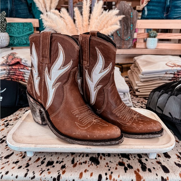 Liberty Black Evan Mossil Tan - Picture 2 of 5